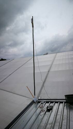 freifunkstock_tm_mit_cpes_und_zur_installation_bereitgelegtem_litebeam.jpg